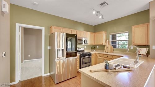 unit-204-3915 Legend Hills St, Las Vegas, NV, 89129-4552 | Card Image