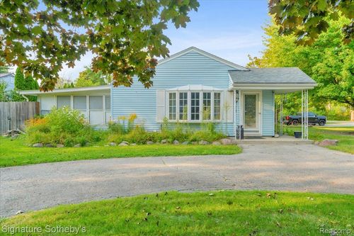 21769 Ulrich St, Clinton Twp, MI, 48036-3721 | Card Image