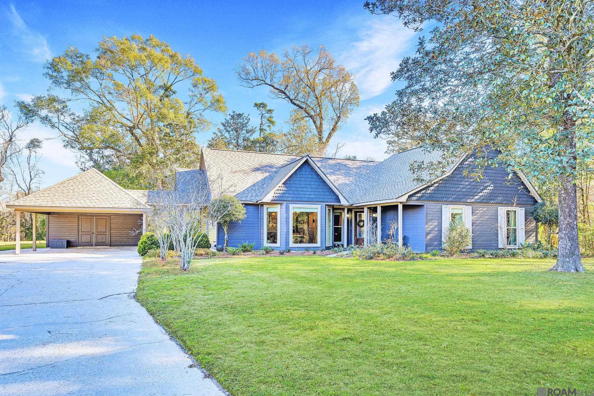 19027 Magnolia Bend Rd, For Sale in Greenwell Springs - Zoocasa