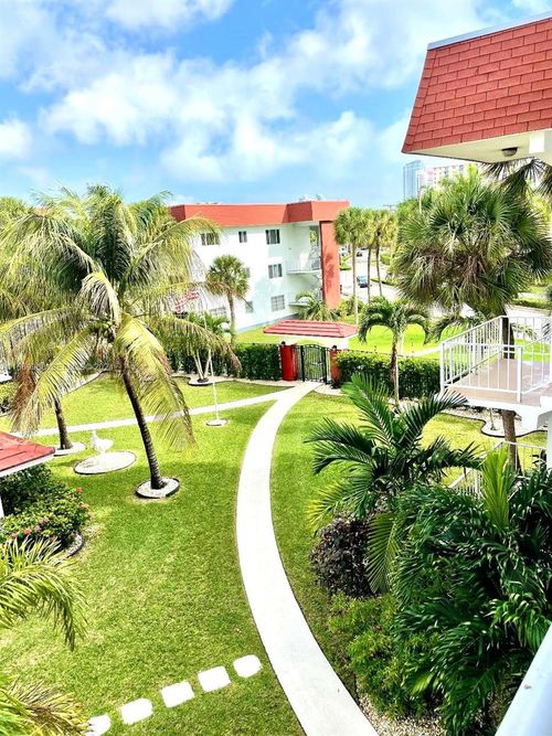 308-580 Egret Dr, Hallandale Beach, FL, 33009-5765 | Card Image