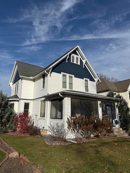 1615 Madison St, La Crosse, WI, 54601-4976 | Card Image