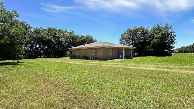 Large lot with studio | Image 38