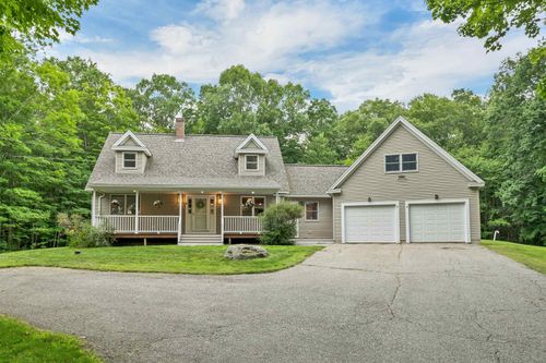 82 New Rd, Newmarket, NH, 03857-1917 | Card Image