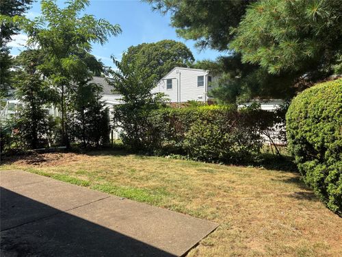 321 Oakford St, West Hempstead, NY, 11552-3220 | Card Image