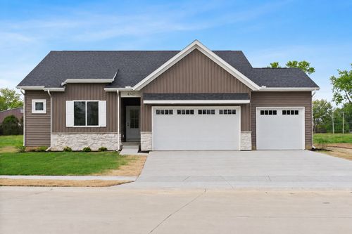 4743 Willow Cir, Davenport, IA, 52806 | Card Image