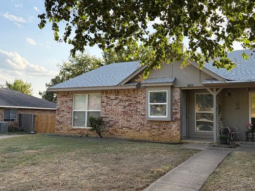 2909 Kathleen Ln, Euless, TX, 76039-7820 | Card Image