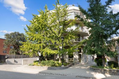 201 - 55 Lorindale Ave, Condo with 2 bedrooms, 2 bathrooms and 1 parking in Toronto ON | Image 2