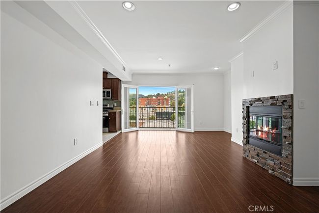 APT-503 - 5633 Carlton Way, Condo with 2 bedrooms, 2 bathrooms and 2 parking in Hollywood CA | Image 4
