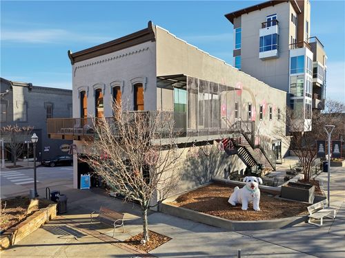 101-1 W Mountain St, Fayetteville, AR, 72701-6068 | Card Image