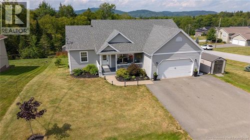 27 Runnymede Dr, Quispamsis, NB, E2G0G2 | Card Image