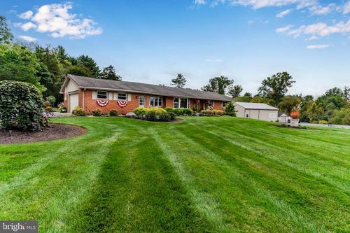 210 Old York Rd, DILLSBURG, PA, 17019-8304 | Card Image