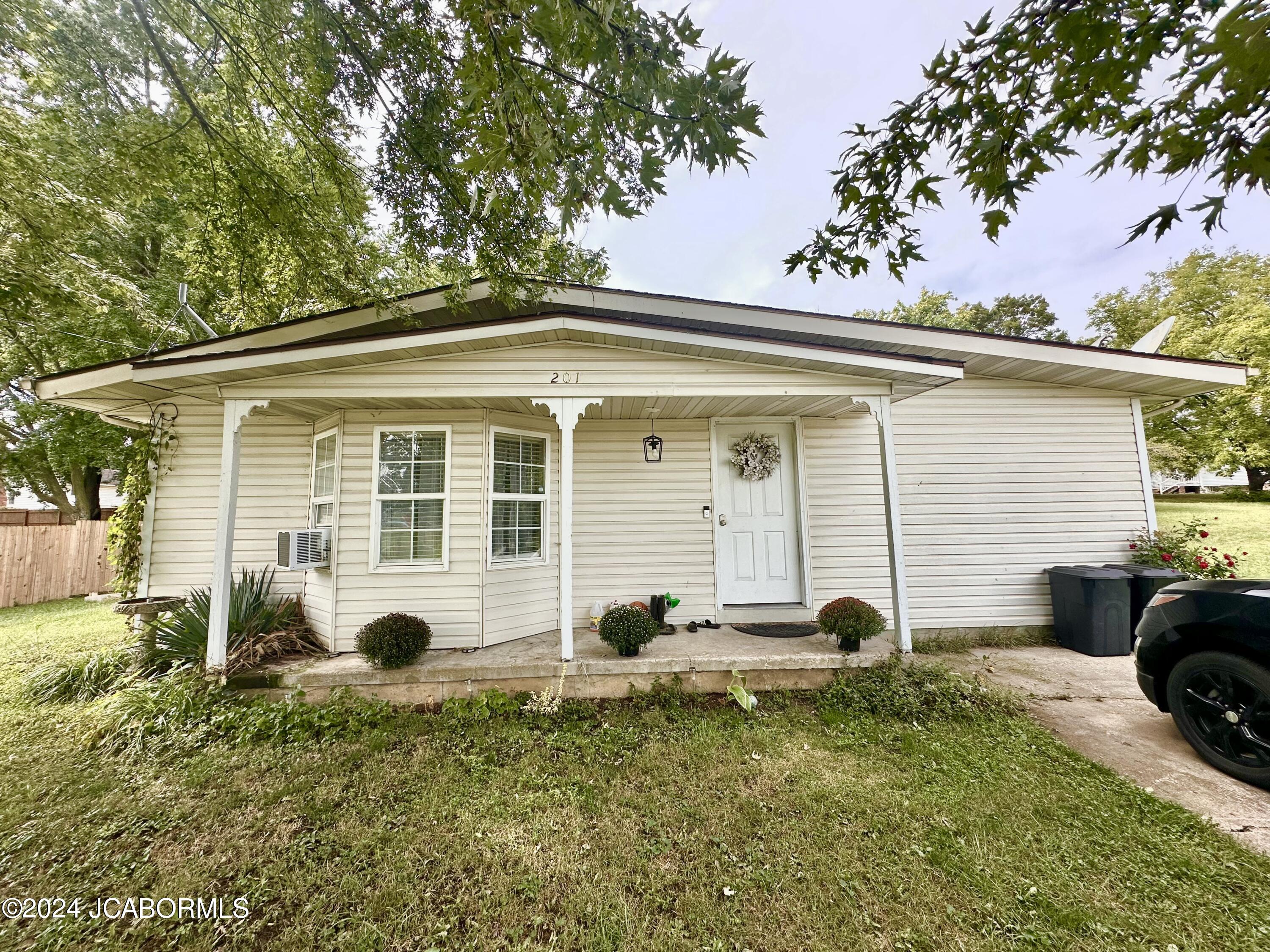 Mill St, California, MO 65018