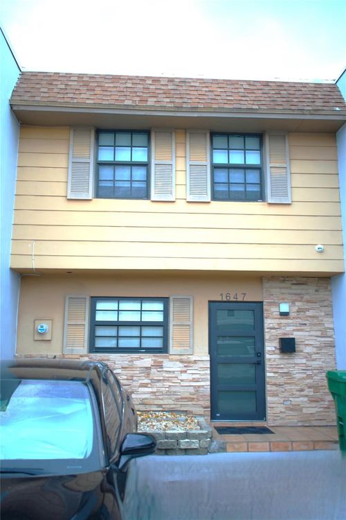 1647 W 72nd St, Hialeah, FL, 33014-4442 | Card Image