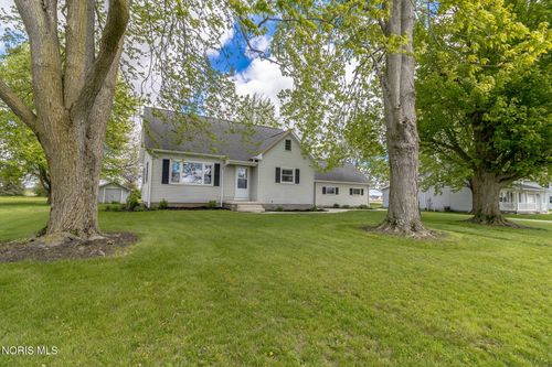 857 E Linfoot St, Wauseon, OH, 43567-9226 | Card Image
