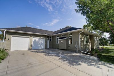 224 52 Ave W, House detached with 3 bedrooms, 3 bathrooms and 5 parking in Claresholm AB | Image 3