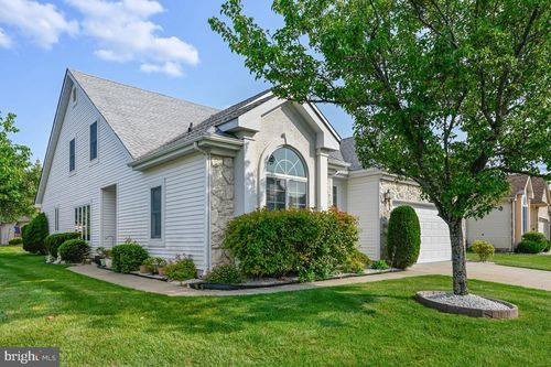 1 Phillip Ct, Monroe Township, NJ, 08831-2627 | Card Image