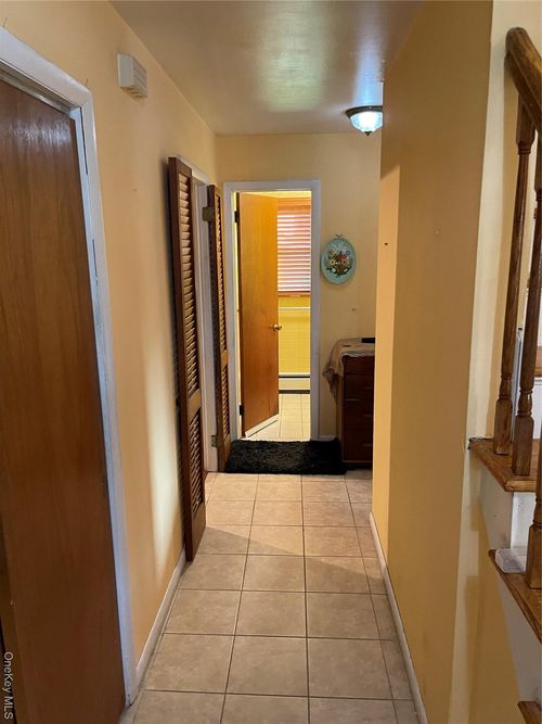 19 Patti Ln, Yonkers, NY, 10701-1926 | Card Image