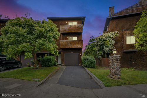 835 Liberty St, Petaluma, CA, 94952-2800 | Card Image