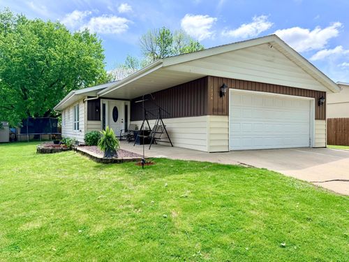 1736 Douglas Avenue, Worthington, MN, 56187 | Card Image