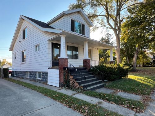 8805 Whitlock Ave, Dearborn, MI, 48126-4704 | Card Image