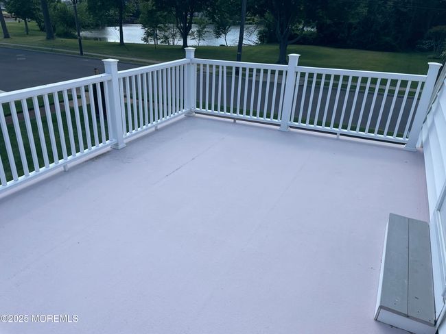 Large sun deck | Image 33