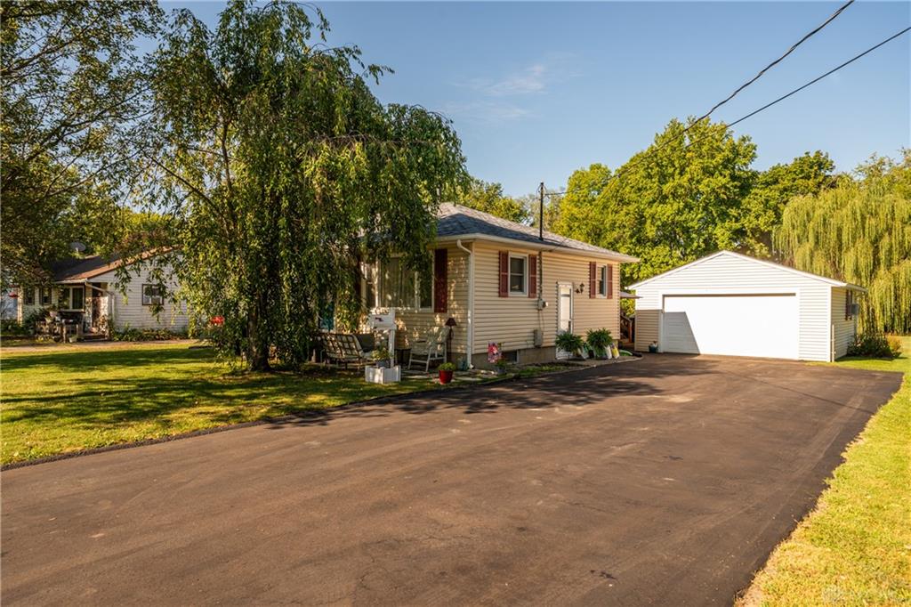 Lawnview Ave, Springfield, OH 45505