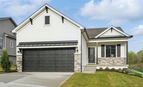 12508 S Parkwood Ln, Lee's Summit, MO, 64086-6721 | Card Image