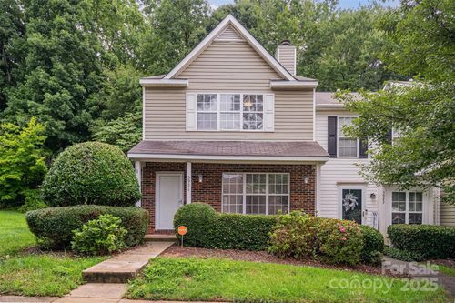5921 Cougar Ln, Charlotte, NC, 28269-1522 | Card Image
