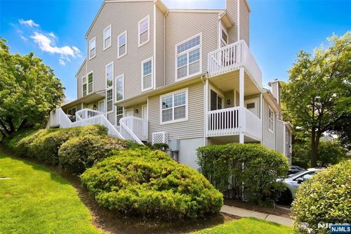 3 Regency Cir, Englewood, NJ, 07631-5048 | Card Image
