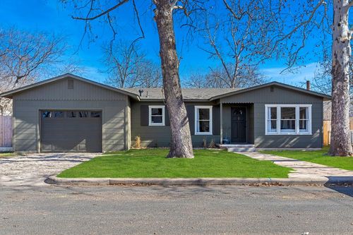 511 Olive St, Fredericksburg, TX, 78624 | Card Image