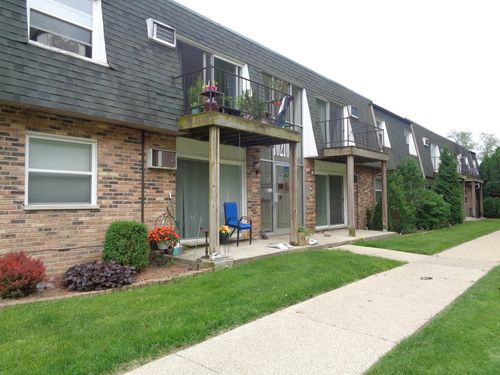 313-10210 84th Ter, Palos Hills, IL, 60465-1373 | Card Image