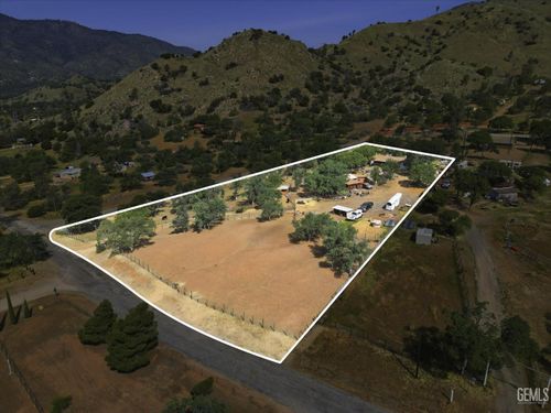 21471 Thompson Canyon Avenue, Caliente, CA, 93518 | Card Image
