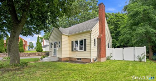 15 Liberty St, Manchester, CT, 06040-4114 | Card Image