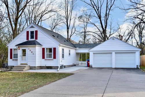 1031 Highway 43, Winona, MN, 55987-4830 | Card Image