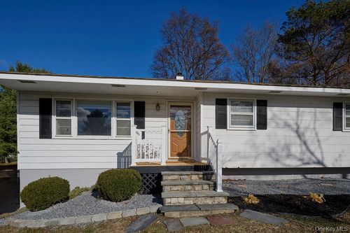 17 Andover Ln, Poughkeepsie, NY, 12601-6214 | Card Image