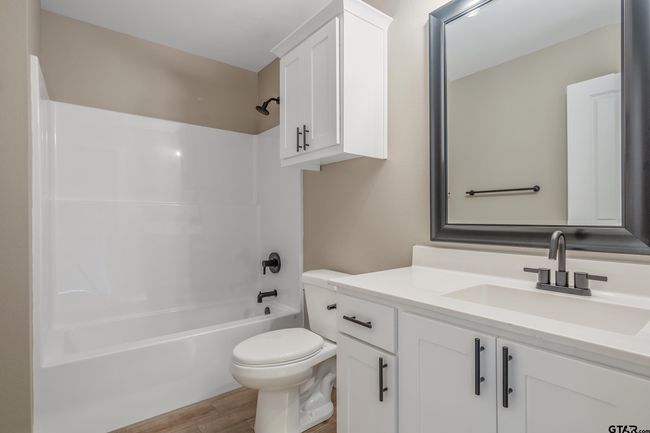 16218 Crossing Cir, House other with 3 bedrooms, 2 bathrooms and null parking in Lindale TX | Image 17