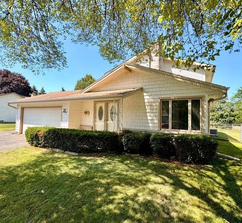 W174N9459 Devon Wood Road, Menomonee Falls, WI, 53051 | Card Image