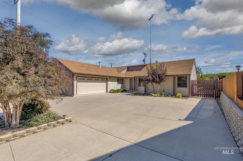 1054 Nw 2nd Ave, Ontario, OR, 97914-2103 | Card Image