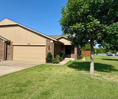 1447 Windsor Dr, Ardmore, OK, 73401-3749 | Card Image