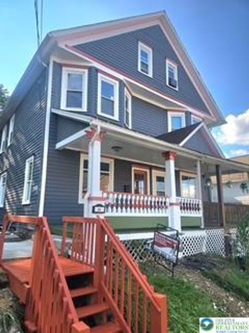 30 S 6th St, Bangor, PA, 18013-2404 | Card Image