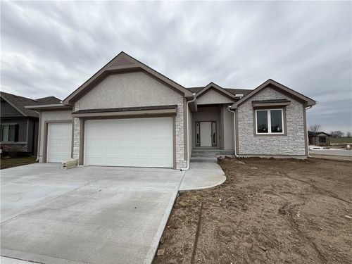 12800 S Foxborough Ct, Lee's Summit, MO, 64086-5714 | Card Image