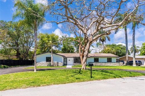 17737 Sw 86th Ave, Palmetto Bay, FL, 33157-6076 | Card Image
