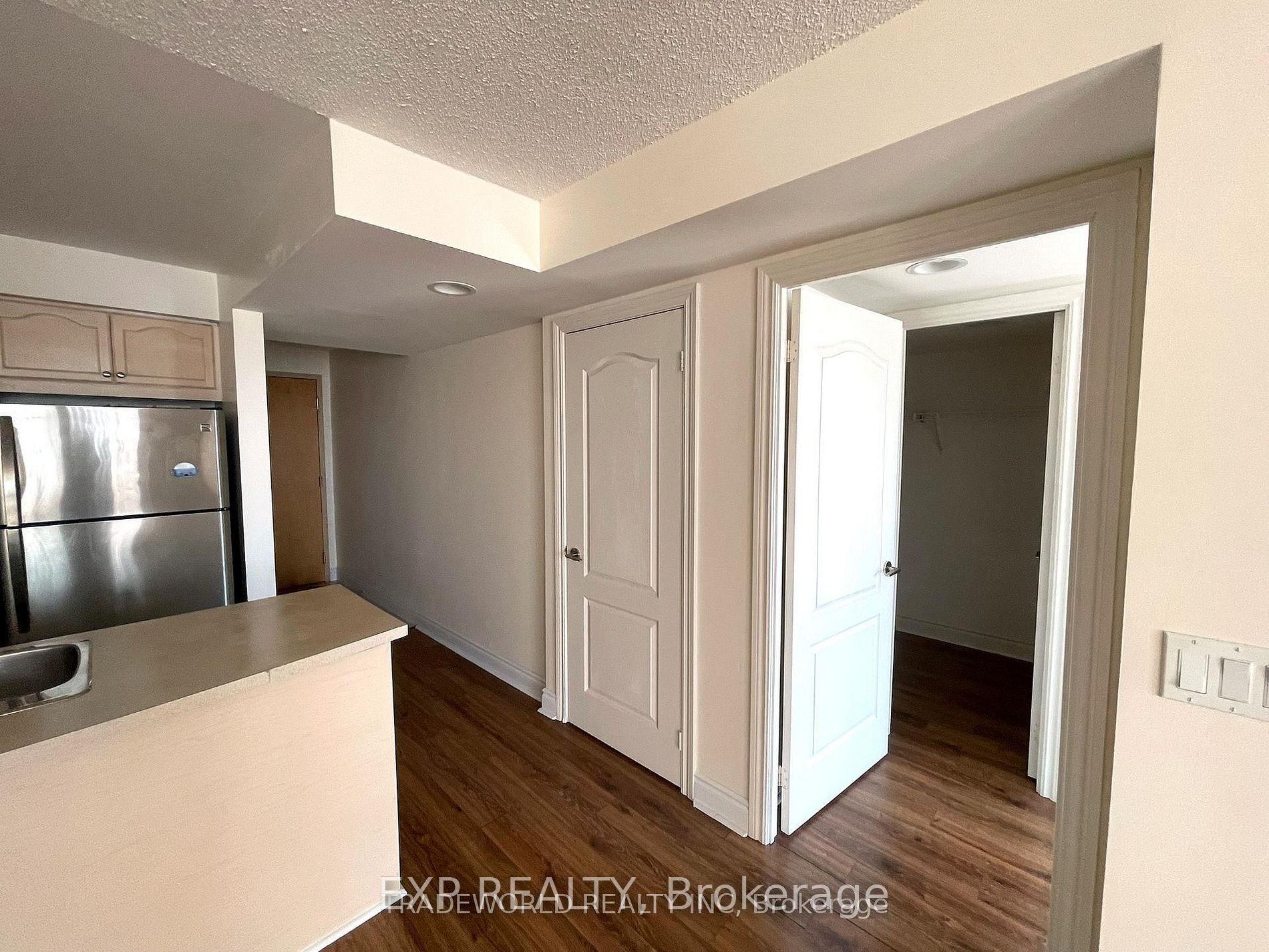 Residential Lease in Toronto E09 4