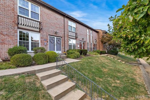 11983 Villa Dorado Dr, Saint Louis, MO, 63146-4703 | Card Image