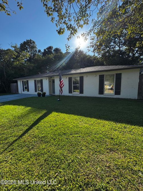 102 Shiloh Cir, Ocean Springs, MS, 39564-5923 | Card Image