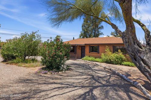 6701 E Koralee St, Tucson, AZ, 85710-1032 | Card Image