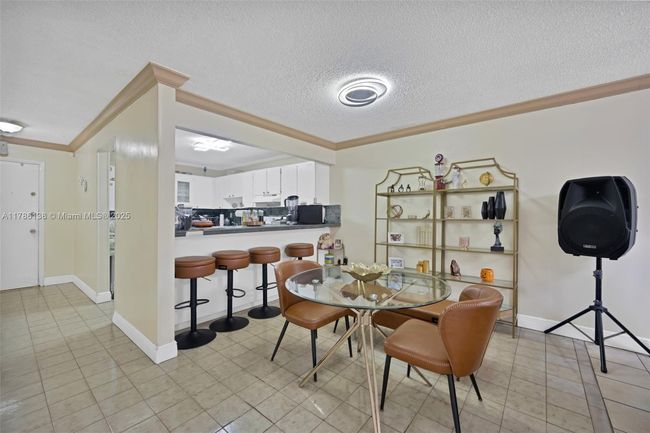 APT-207 - 4670 W 13 Th Ln, Condo with 3 bedrooms, 2 bathrooms and null parking in Hialeah FL | Image 5