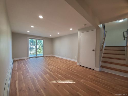 45 Rodney St, Port Jefferson Station, NY, 11776-3927 | Card Image