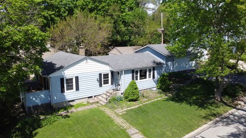 916 6th Ave, St. Charles, IL, 60174-2945 | Card Image