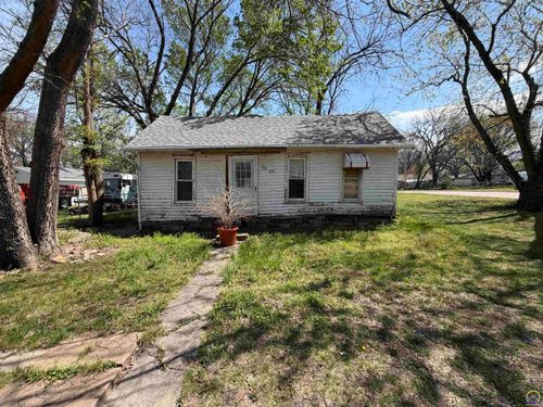328 S Union St, Emporia, KS, 66801-4832 | Card Image
